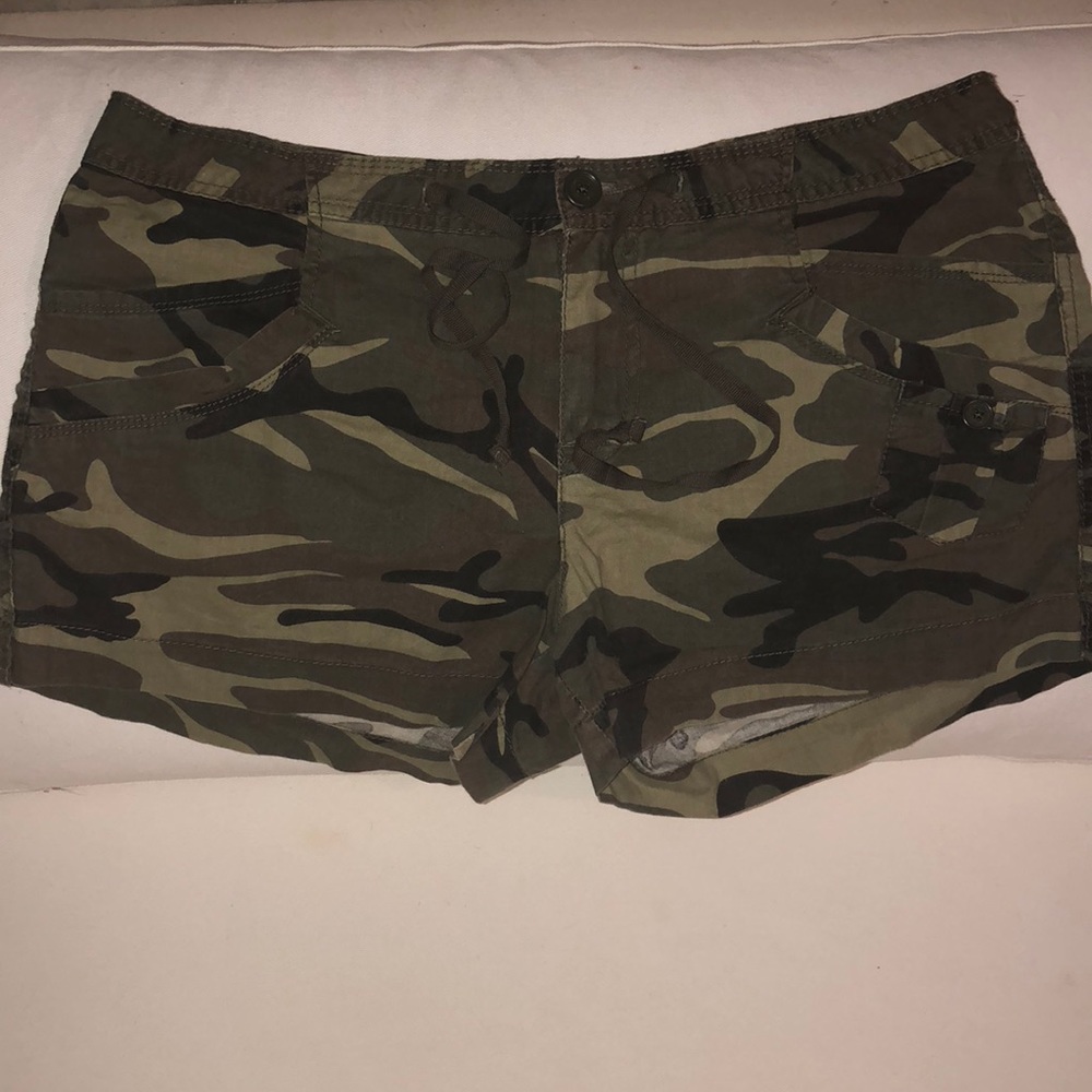 Chamo Shorts with tie.